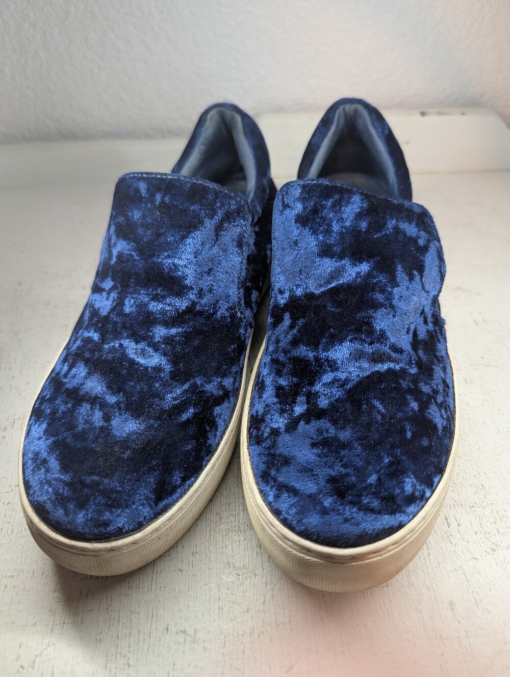 Midnight Blue Velvet Women's Slip On Sneakers White Rubber Sole Size 7.5 Shoes